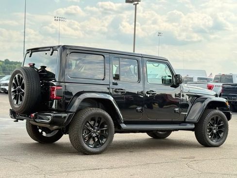 Used 2021 Jeep Wrangler Unlimited Sahara AWD/4WD image 33
