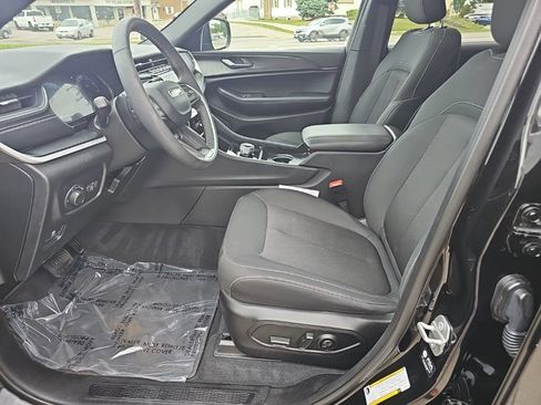 Certified 2025 Jeep Grand Cherokee L Laredo w/ Luxury Tech Group I AWD/4WD image 16
