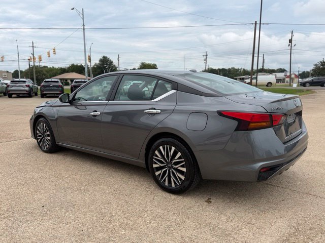 Used 2024 Nissan Altima 2.5 SV FWD image 4