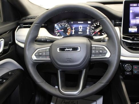 Used 2025 Jeep Compass Limited AWD/4WD image 17