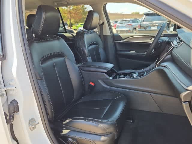 Used 2023 Jeep Grand Cherokee Limited w/ Black Appearance Package AWD/4WD image 18