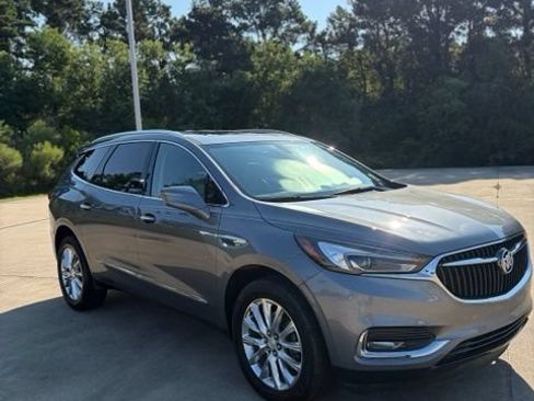 Used 2020 Buick Enclave Essence w/ Sound and Sites Package FWD image 8