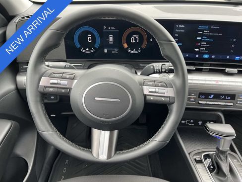 Used 2024 Hyundai Kona SEL AWD/4WD image 12