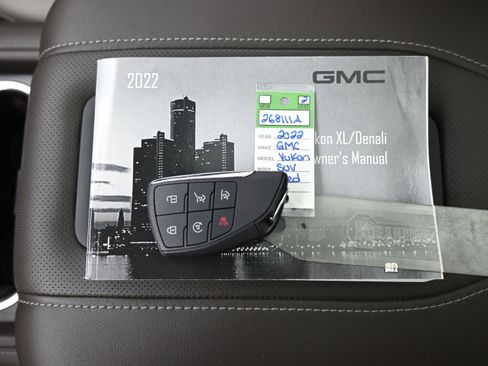 Used 2022 GMC Yukon SLT w/ SLT Premium Package AWD/4WD image 20
