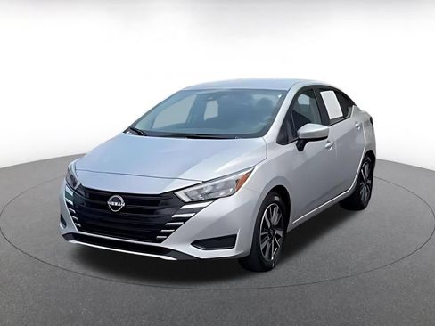 Used 2025 Nissan Versa SV FWD image 8