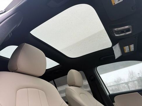 Certified 2024 Mercedes-Benz GLB 250 4MATIC image 21