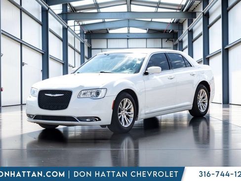 Used 2020 Chrysler 300 Touring w/ Driver Convenience Group RWD image 24