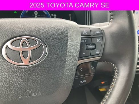 Used 2025 Toyota Camry SE FWD image 31