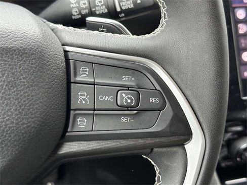 Certified 2024 Jeep Grand Cherokee Laredo X image 30