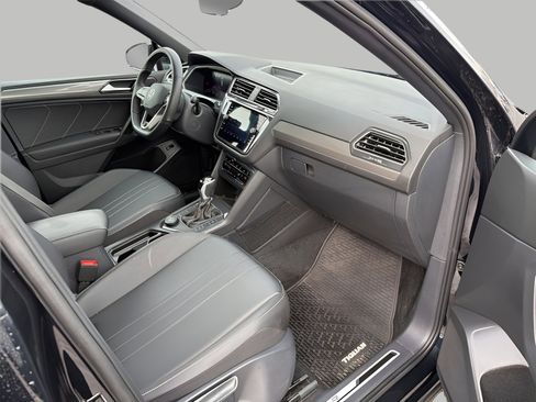 Used 2024 Volkswagen Tiguan SE R-Line image 11