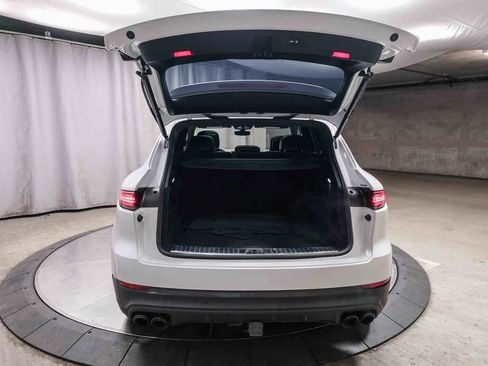 Used 2022 Porsche Cayenne Platinum Edition image 24