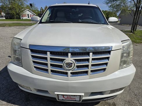 Used 2007 Cadillac Escalade ESV AWD w/ Information Package image 2