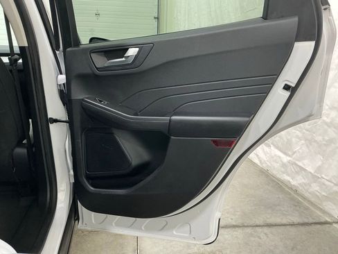 Used 2021 Ford Escape SE image 27