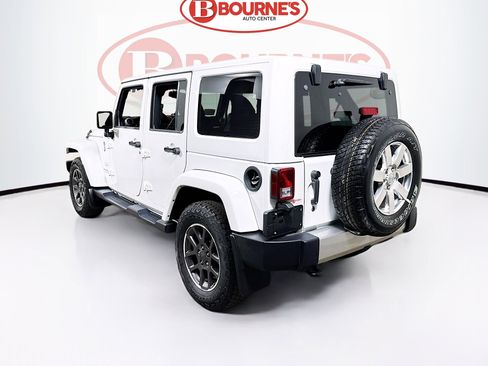 Used 2017 Jeep Wrangler Unlimited Sahara w/ Dual Top Group AWD/4WD image 8