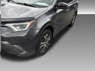 Used 2018 Toyota RAV4 LE FWD video 1