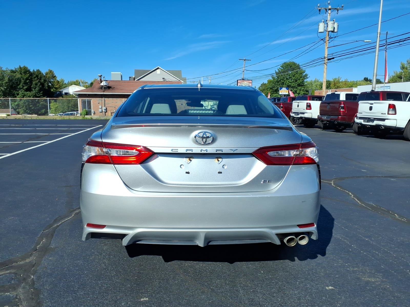 Used 2020 Toyota Camry SE FWD image 7