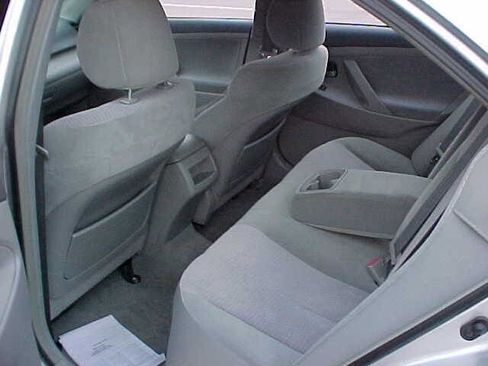 Used 2010 Toyota Camry LE FWD image 8