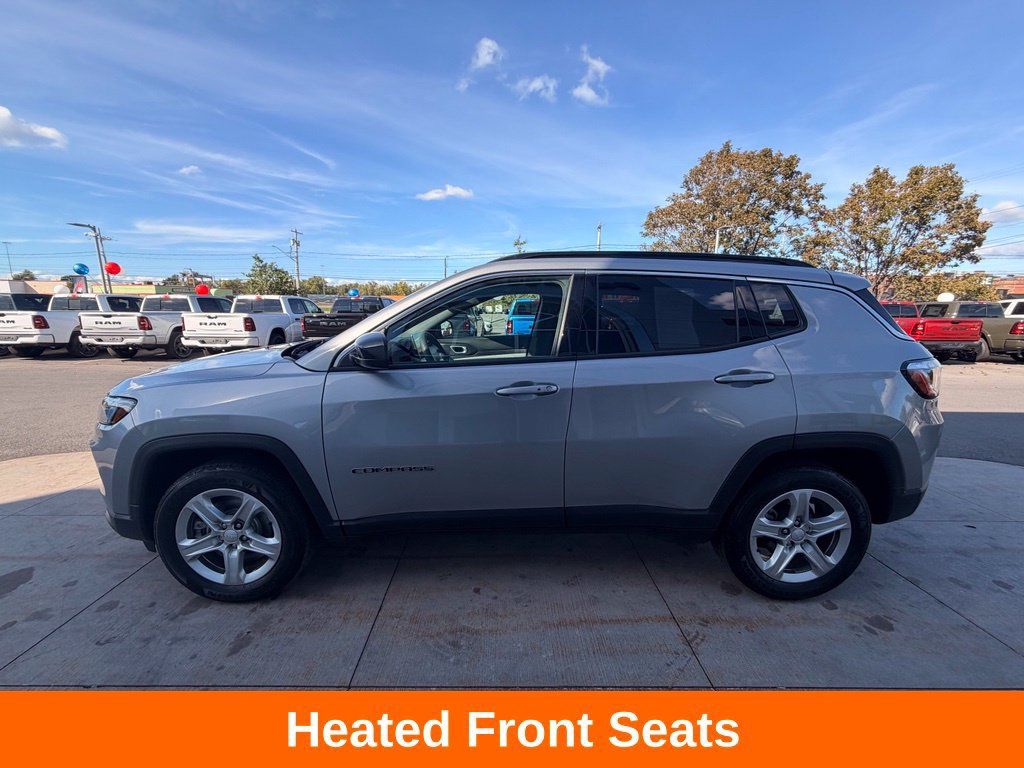 Used 2023 Jeep Compass Latitude w/ Convenience Group AWD/4WD image 10