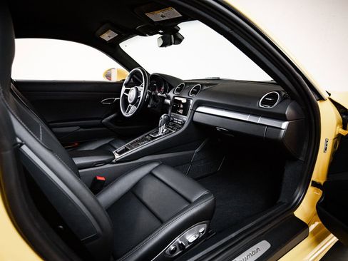 Certified 2024 Porsche 718 Cayman RWD image 27