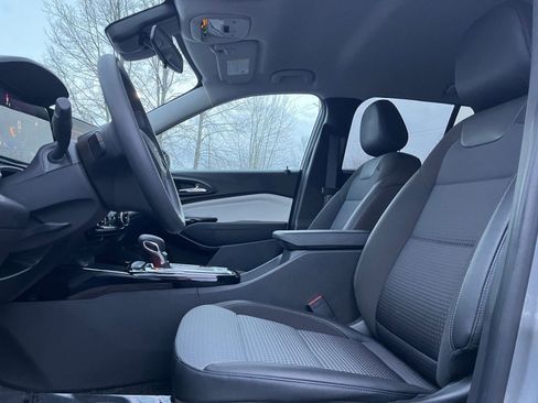 Used 2025 Chevrolet Trax LT image 24