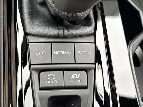 Used 2025 Toyota Camry Hybrid FWD image 26