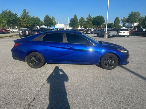 Used 2021 Hyundai Elantra SEL w/ Convenience Package FWD image 4