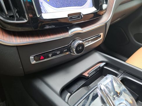Used 2023 Volvo XC60 B5 Ultimate w/ Protection Package Premier FWD image 13