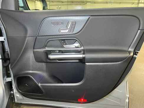Used 2025 Mercedes-Benz GLA 250 4MATIC image 11