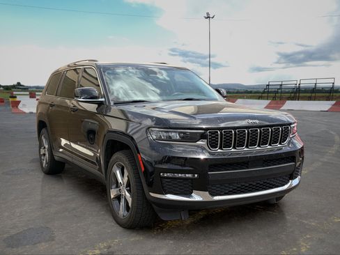 Used 2021 Jeep Grand Cherokee L Limited w/ Trailer Tow Group (B) AWD/4WD image 2