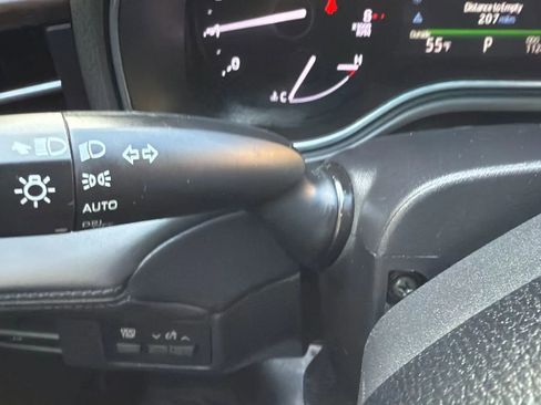 Used 2022 Toyota Avalon XLE FWD image 14