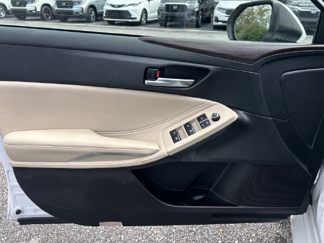 Used 2020 Toyota Avalon XLE w/ Moonroof Package FWD image 17