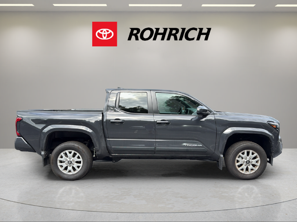 Certified 2025 Toyota Tacoma SR5 AWD/4WD image 5