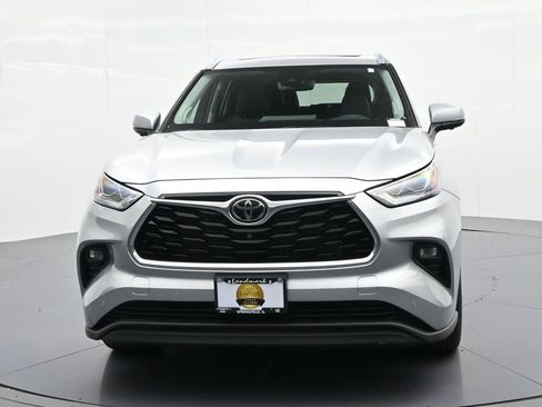 Used 2023 Toyota Highlander Limited AWD/4WD image 3