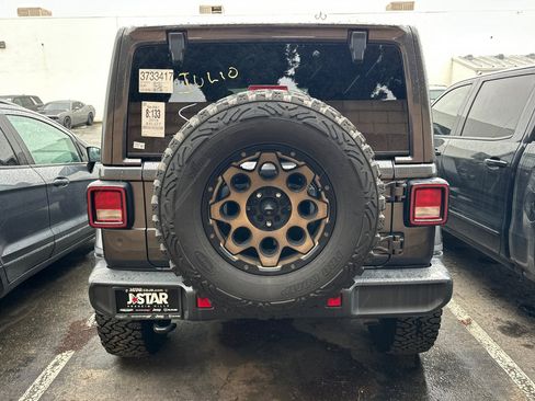 Used 2019 Jeep Wrangler Unlimited Sahara image 4