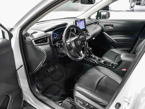 Certified 2023 Toyota Corolla Cross XLE w/ Convenience Package FWD image 19