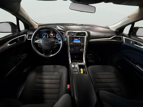 Used 2017 Ford Fusion SE FWD image 14