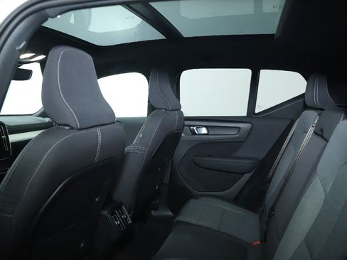 Used 2024 Volvo XC40 B5 Core image 15