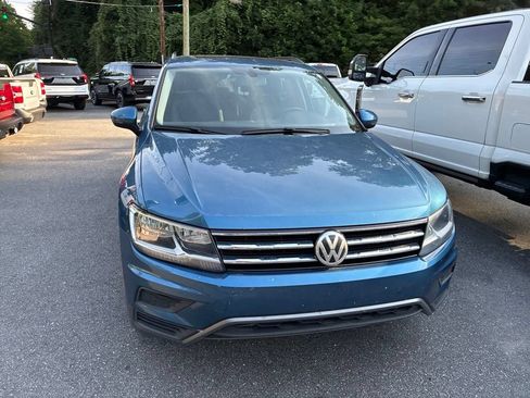 Used 2020 Volkswagen Tiguan SE AWD/4WD image 3