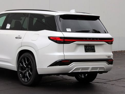 New 2026 Lexus TX 500h AWD image 9