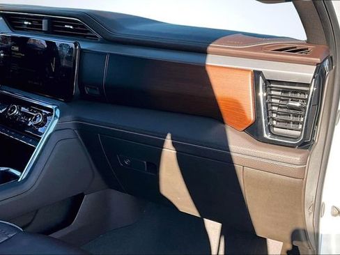 Used 2025 GMC Sierra 3500 Denali w/ Denali Reserve Package image 27