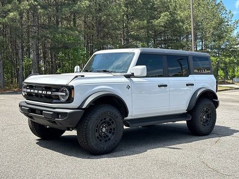 New 2026 Ford Bronco Outer Banks w/ Sasquatch Package AWD/4WD image 3