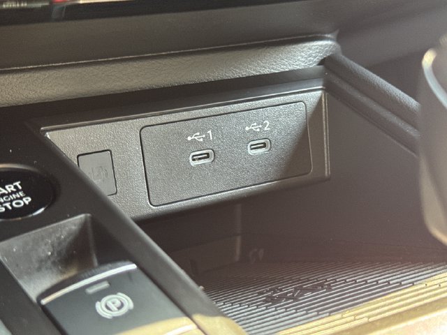 Used 2025 Nissan Kicks SR FWD image 29