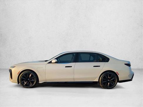 Certified 2025 BMW 750e xDrive w/ Premium Package AWD/4WD image 9