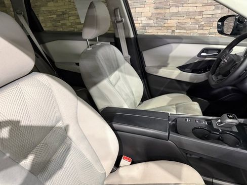 Certified 2025 Nissan Rogue SV image 30