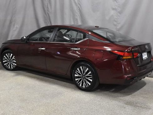 Used 2024 Nissan Altima 2.5 SV image 6