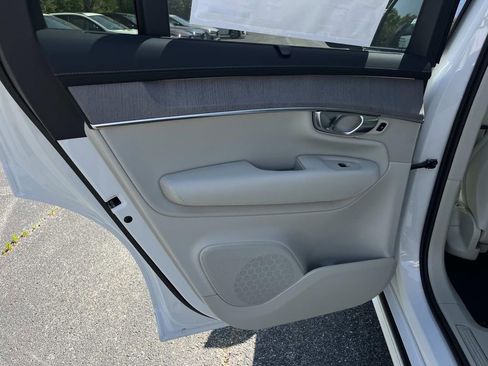 New 2026 Volvo XC90 T8 Ultra w/ Protection Package Premier AWD/4WD image 18