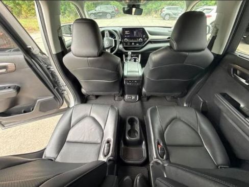 Used 2023 Toyota Highlander Limited AWD/4WD image 8