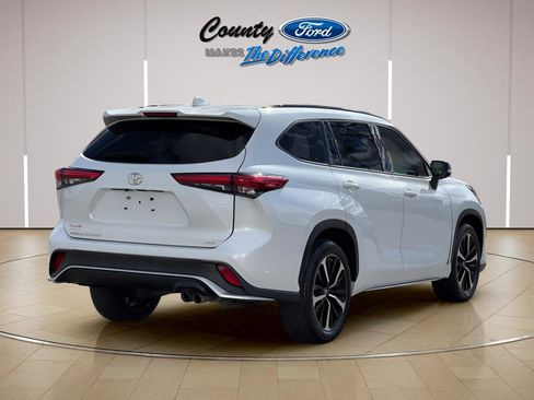 Used 2022 Toyota Highlander XSE image 23