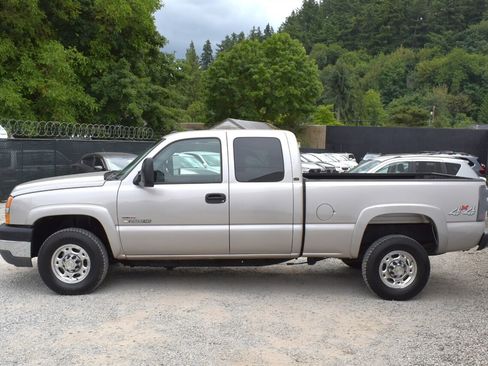 Used 2005 Chevrolet Silverado 2500 LT w/ Heavy-Duty Power Package AWD/4WD image 8
