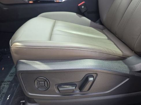 Used 2025 Audi Q5 Premium w/ Convenience Package AWD/4WD image 32